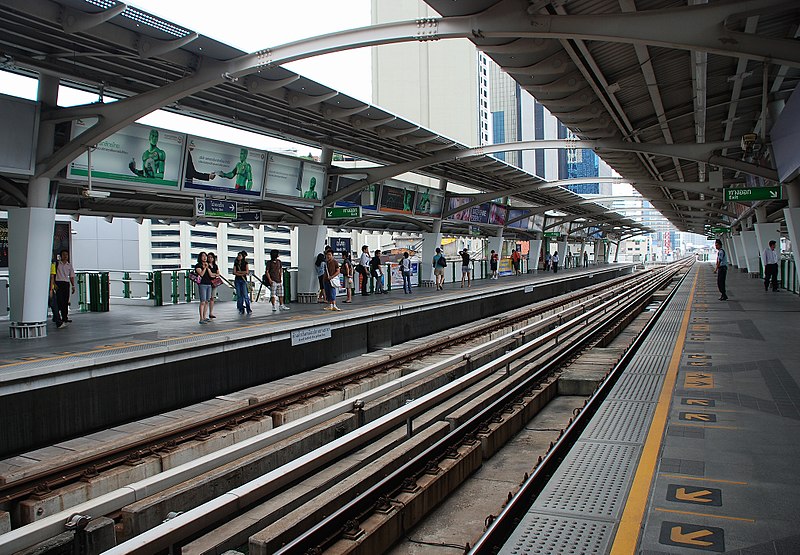 File:BTS Asok Station.jpg