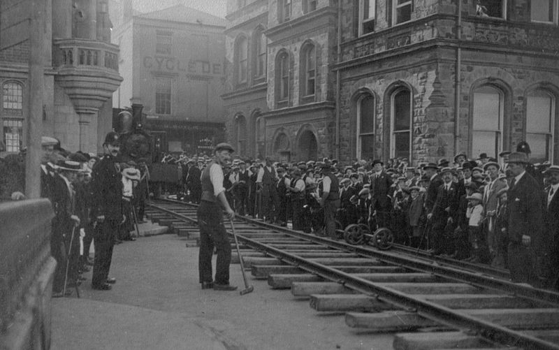 File:BWH&AR Locomotive about to cross Bideford Bridge 1917.jpg