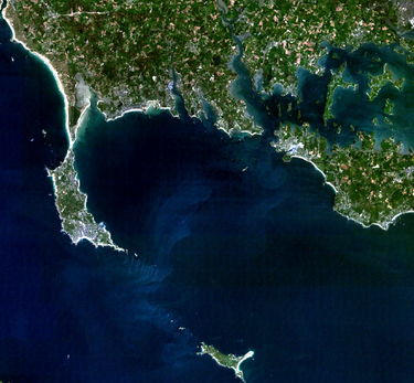 Satellite image of the shoals of Quiberon Bay Baie de Quiberon.png