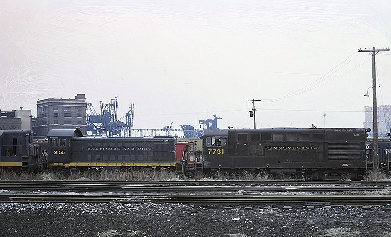 File:Baltimore and Ohio 9155 (S1) and PRR 773 (FM H20-44) in scrap line at Riverside Yard in Baltimore, MD on January 19, 1969 (21907479593).jpg