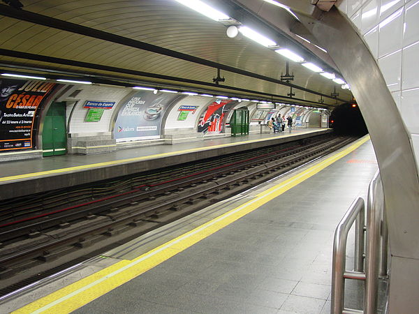 Кольцевая линия метро мадрид. Метро Испании Мадрид. Мадридский метрополитен. Станции метро Мадрида. Станция метро банк Испании.