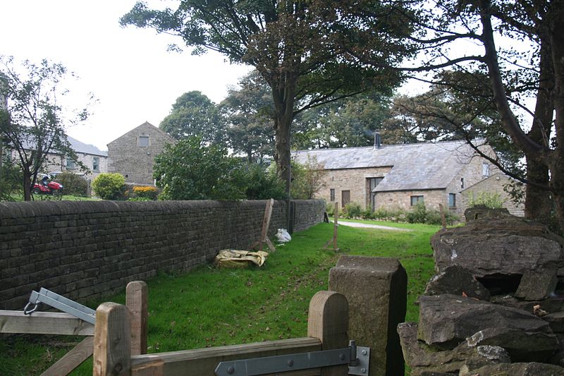 File:Barn at Whitle Farm.JPG