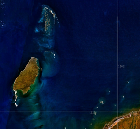 Острів Барроу з космосу. Поруч Австралія (праворуч унизу) та острів Монтебелло (верх)