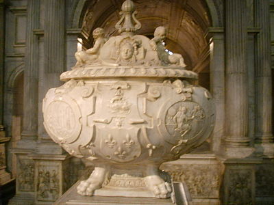 Urne contenant le cœur de François Ier à la basilique de Saint-Denis.