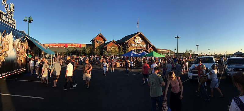 File:Bass Pro Shop Rocklin California - panoramio.jpg