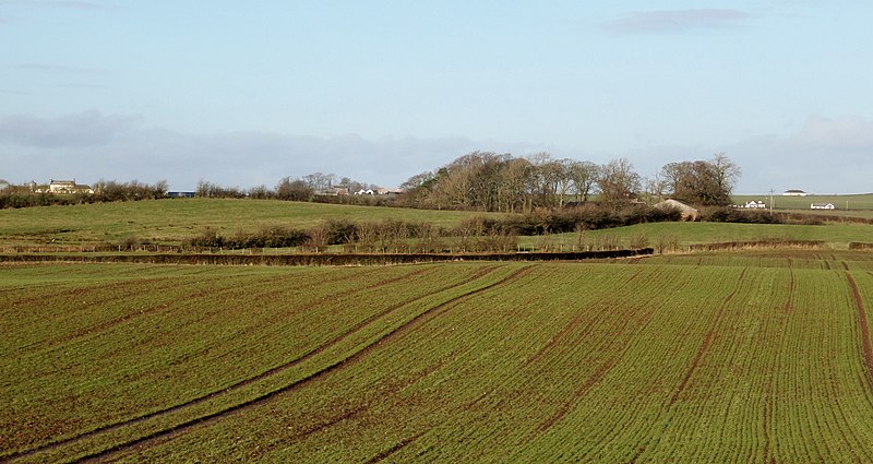 File:Bellsland Farm from the site of Kilmaurs Castle, Kilmaurs.JPG