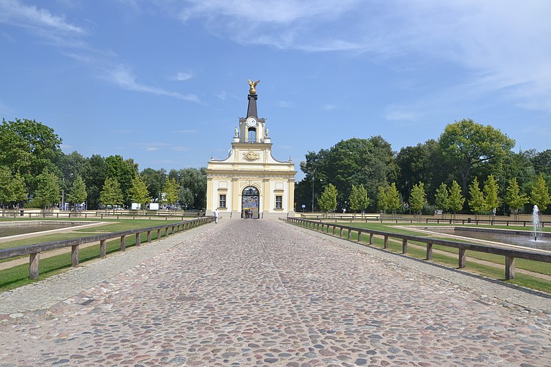 File:Białystok, ogrodzenie z bramą wjazdową, 1758.JPG