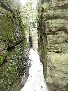 Narrow passage between outcroppings Bilger's Rocks 2.JPG