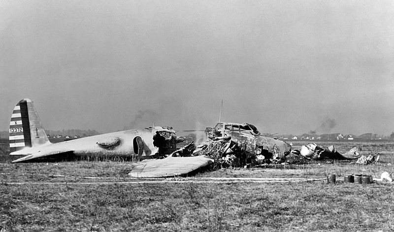 File:Boeing Model 299 crash.jpg