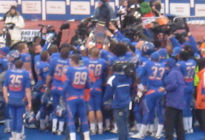 File:Boise State players with WAC trophy 12 4 10.JPG