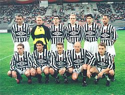 Bretagne team tegen Kameroen (21 mei 1998) .jpg