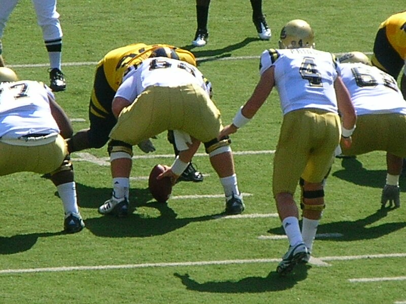 File:Bruins on offense at UCLA at Cal 2010-10-09 1.JPG