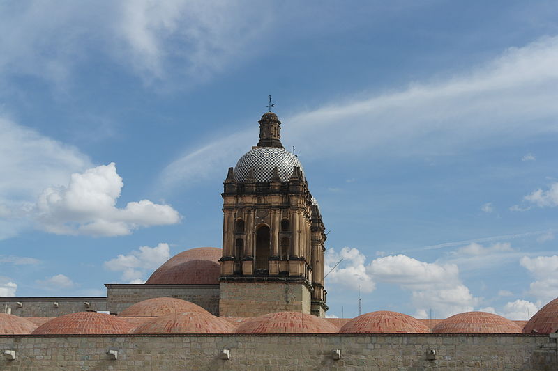 File:Campanas y cielo santo domingo.JPG