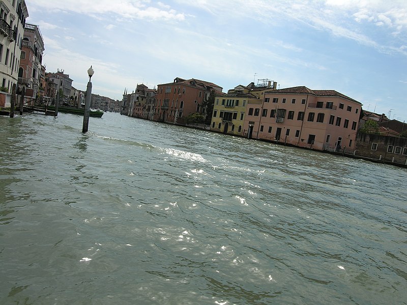 File:Cannaregio, 30100 Venice, Italy - panoramio (217).jpg