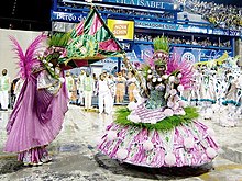 Musa da Barroca Zona Sul usa look de R$ 50 mil em ensaio de Carnaval