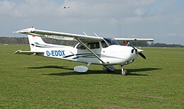 Cessna_172_Skyhawk_%28D-EDDX%29.jpg