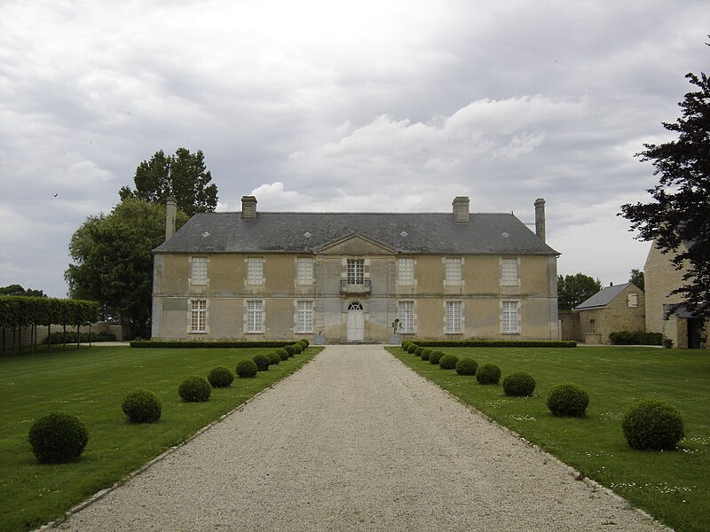 File:Château de Bazenville.JPG