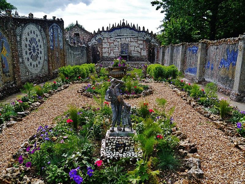 File:Chartres Maison Picassiette Jardin 13.jpg