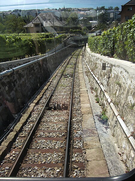 File:Chemin de fer funiculaire Vevey–Mont Pèlerin - 2010-08-09 - 01.jpg