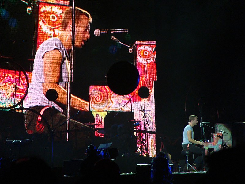 File:Chris Martin, Coldplay, Main Square Festival, Arras 2011.jpg