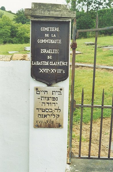 File:Cimetière juif de La Bastide Clairence.jpg