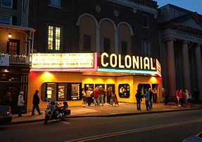 Le théâtre colonial