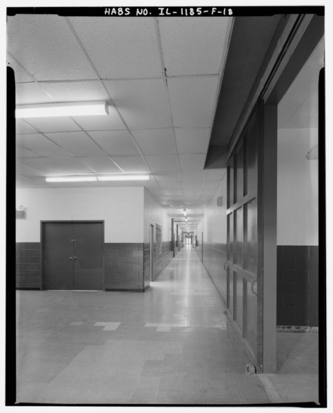 File:Corridor 2. - Chanute Air Force Base, Hangar No. 3, Sentry Street, Rantoul, Champaign County, IL HABS ILL,10-RAN.V,1F-18.tif