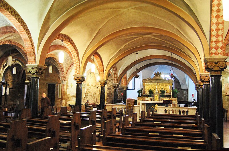 File:Cripta Duomo di Lodi.jpg