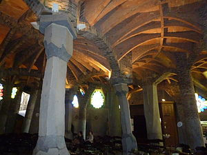 Cripta de la Colonia Güell (ซานตา โกโลมา เด เซร์เวลโล) - 9.jpg