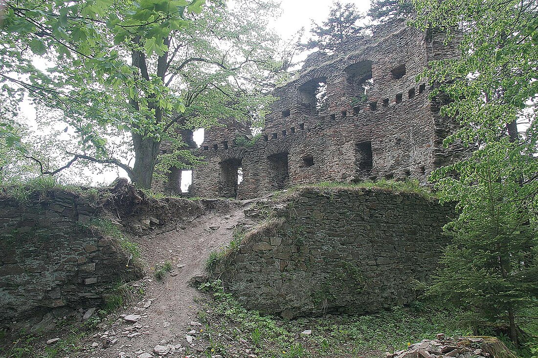 File:Dalečín - hrad4.jpg