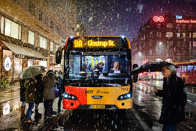 640px-Danish_bus_9A_at_Christianshavn_in_the_snow._Winter_in_Copenhagen,_Denmark_(KÃ¸benhavn,_Danmark)_-_Flickr_-_Kristoffer_Trolle.jpg (640Ã427)