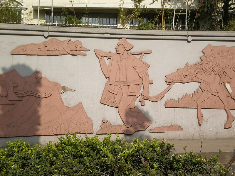 File:Decorated wall along Kunming street.JPG