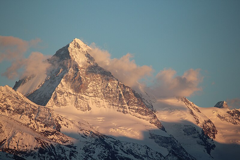 File:Dent Blanche with clouds.jpg