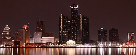 Panoramang urbano ng Detroit sa gabi