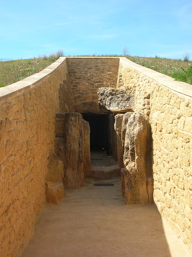ビエラ支石墓の入口