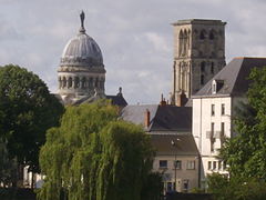 Věž Karla Velikého a kupole