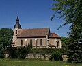 Kirche (mit Ausstattung), Kirchhof mit Einfriedung, Kriegerdenkmal für die Gefallenen des Ersten Weltkrieges und Glockenstuhl