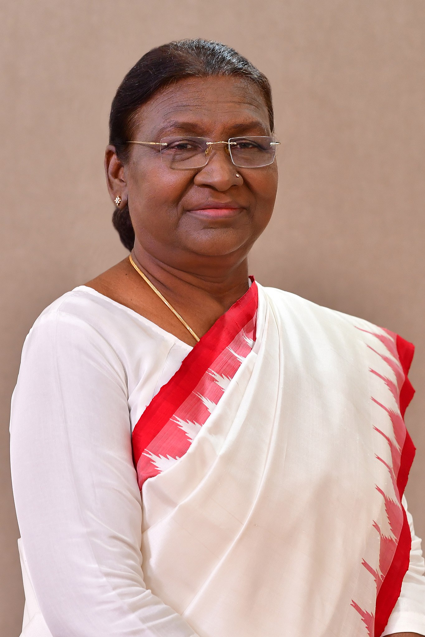 File:Droupadi Murmu official portrait,  - Wikimedia Commons