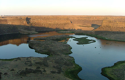 During the ice age floods, Dry Falls was under 300 feet (91 m) of water approaching at a speed of 65 miles per hour (105 km/h). Dry Falls WA.jpg