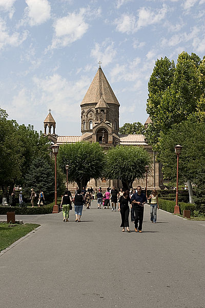 File:Echmiadzin Cathedral (view from the back).jpg