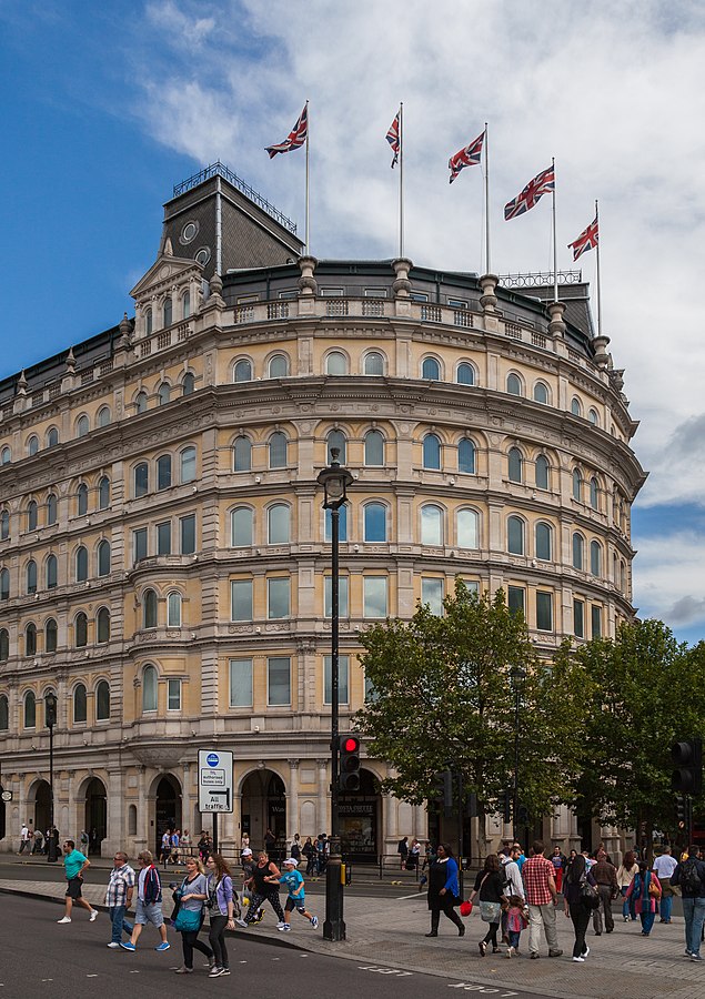 File:Edificios Grand, Plaza de Trafalgar, Londres, Inglaterra, 2014-08