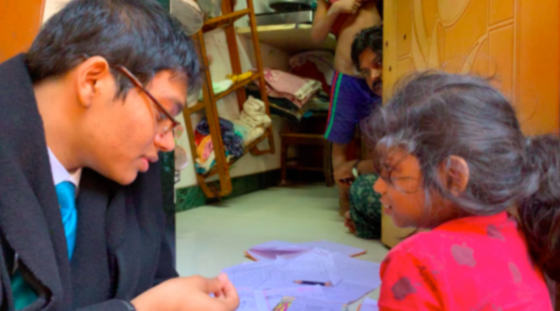 File:Educational Activist helps four-year-old toddler in Dharavi Slum learn Multiplication.png