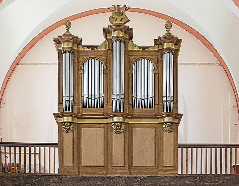 File:Eglise Saint-Caprais (Toulouse) Organ.jpg