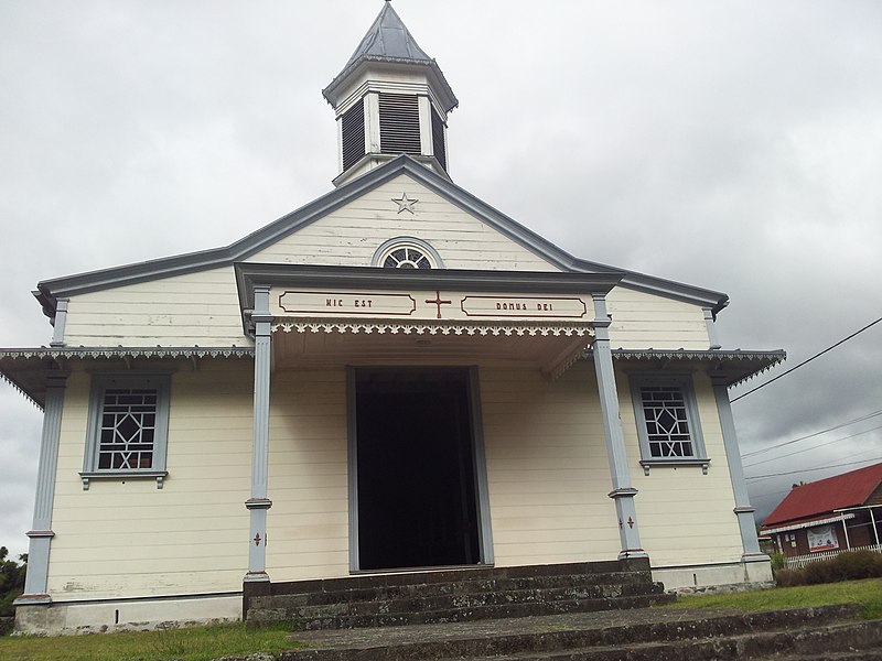 File:Eglise de Grand Îlet, Île de la Réunion - panoramio.jpg