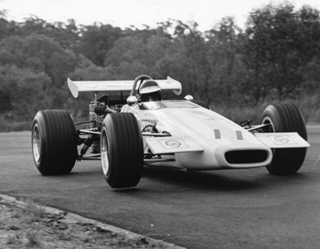 Henk Woelders (Elfin 600C) contesting the opening race of the 1971 Australian Drivers' Championship