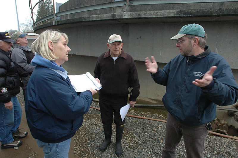 File:FEMA - 33731 - FEMA joint damage assessment team in Washington.jpg