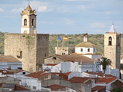 Pohled na hrad a kostel Santa María de la Plaza