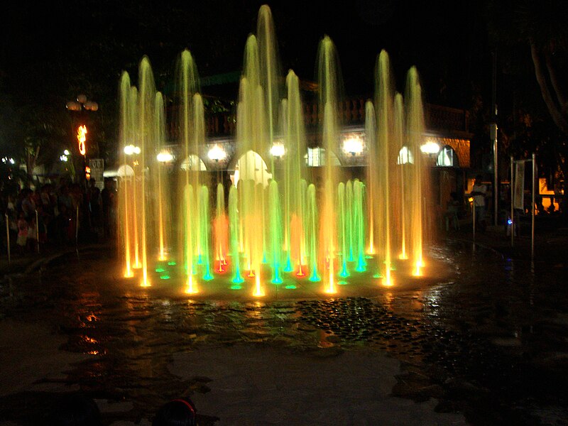 File:Feria de Candon Fountain.jpg