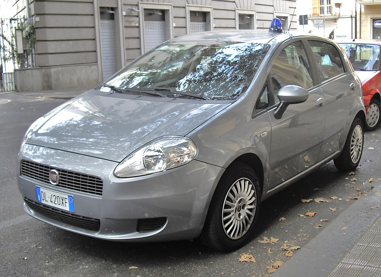 File:Fiat Grande Punto 20090906 front.JPG - Wikimedia Commons