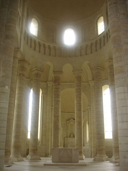 File:Fontevraud Abtei Chor.jpg